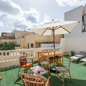 Close To Airport, Double Bedroom, Sofa-bed, Private Bathroom For Adults And Children Aged 10 And Over Only Gudja