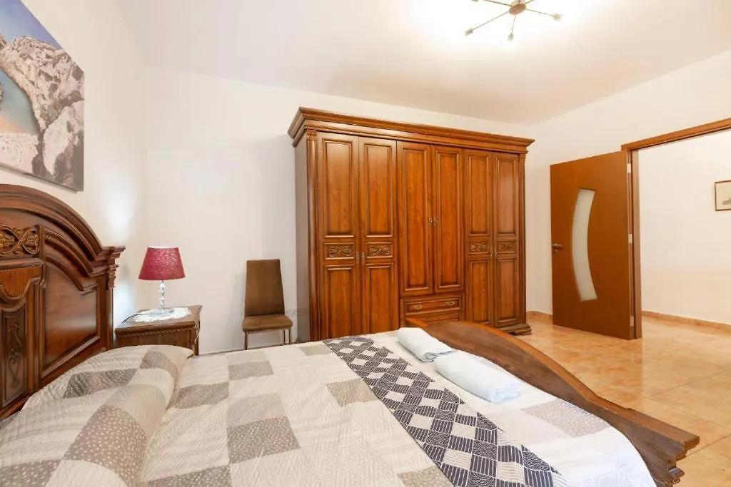 Gudja - Lovely 3 Bedroom Unit With Own Private Entrance Holiday home