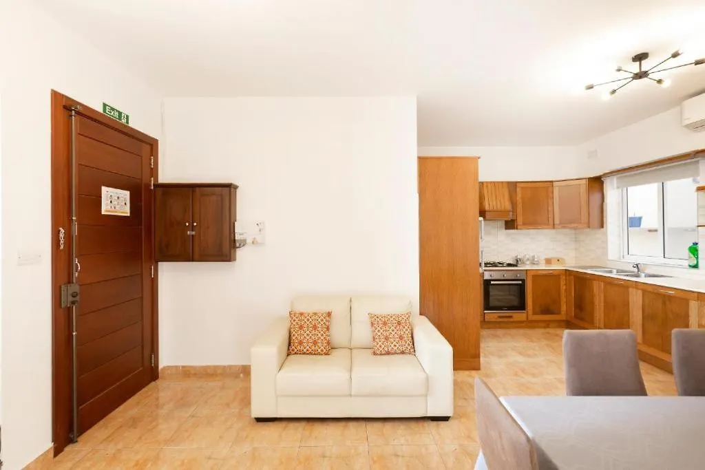Gudja - Lovely 3 Bedroom Unit With Own Private Entrance