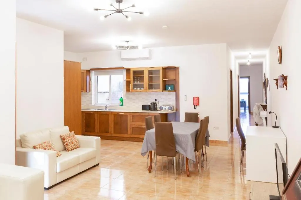 Gudja - Lovely 3 Bedroom Unit With Own Private Entrance Holiday home